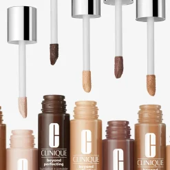 Clinique Beyond Perfecting Foundation + Concealer meikkivoide 30 ml