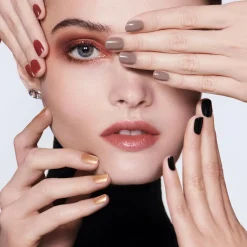 DIOR Vernis Nail Polish with Gel Effect and Couture Color kynsilakka 10 ml