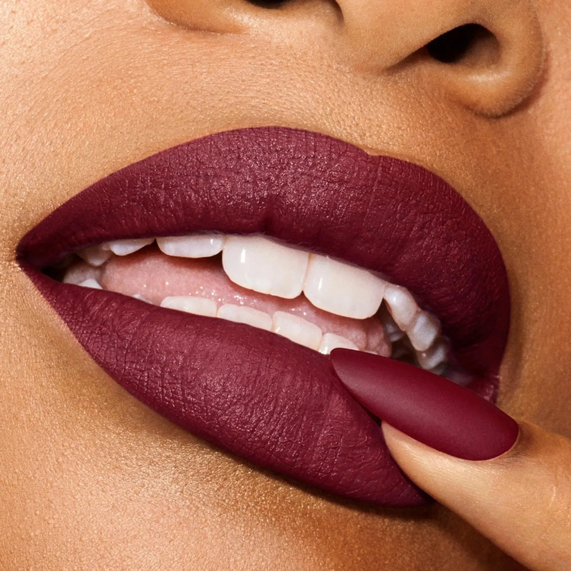 Estée Lauder Pure Color Explicit Vellum Matte Lipstick huulipuna 0,7 g