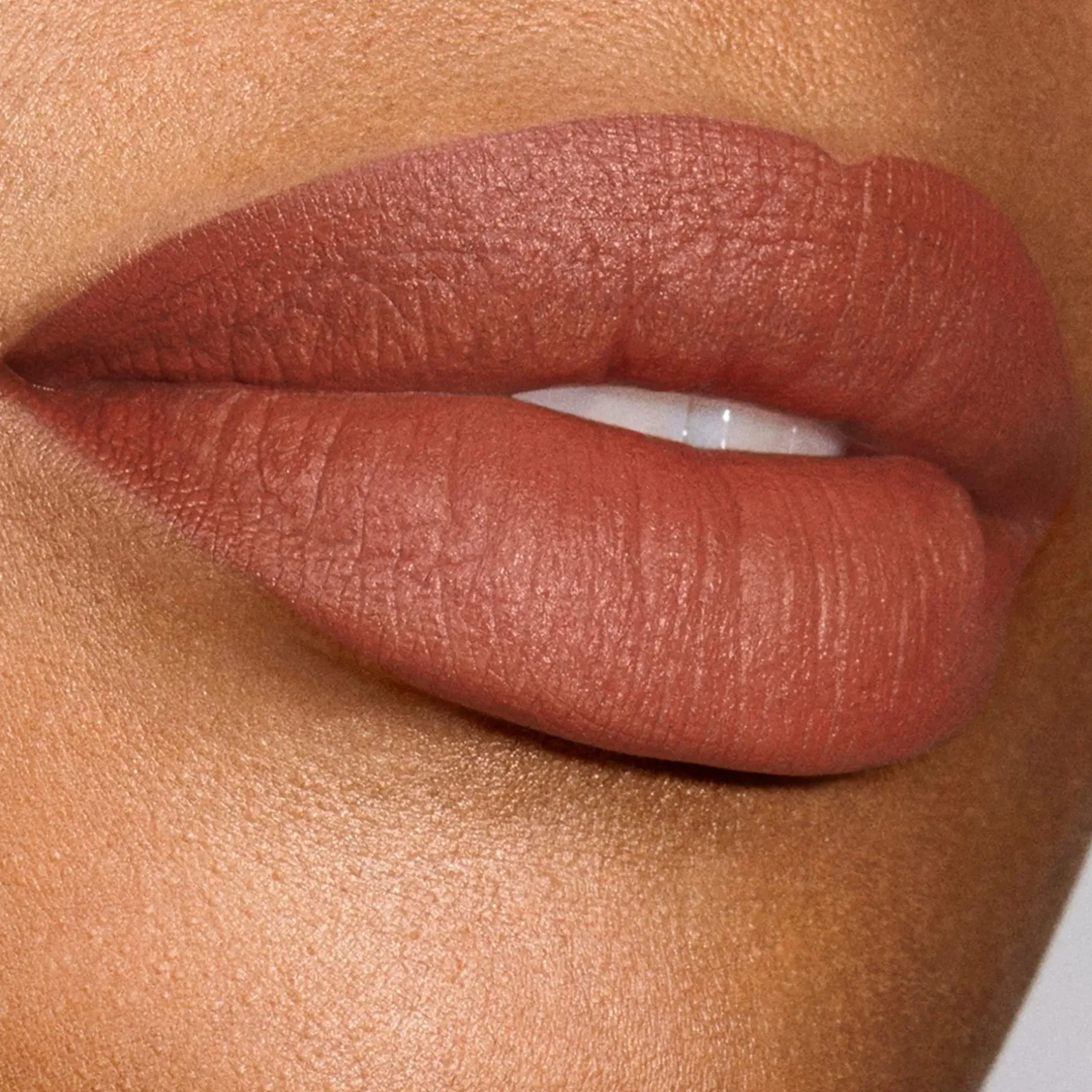 Estée Lauder Pure Color Explicit Vellum Matte Lipstick huulipuna 0,7 g