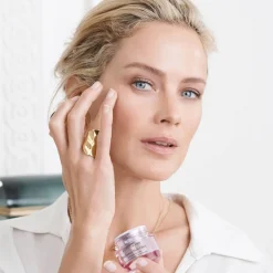 Estée Lauder Resilience Multi-Effect Face and Neck Créme SPF 15 Dry hoitovoide 50 ml