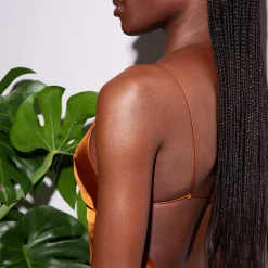 Fenty Beauty Body Sauce Body Luminizing Tint vartaloa heleyttävä voide 95 ml