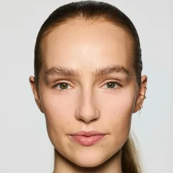 Fenty Beauty Bright Fix Instant Brightening + Blurring Powder puuteri 8.50g