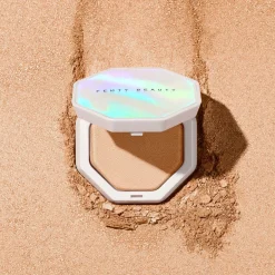 Fenty Beauty Demi'Glow Light-Diffusing Highlighter korostuspuuteri 3,5 g