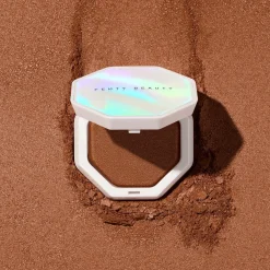 Fenty Beauty Demi'Glow Light-Diffusing Highlighter korostuspuuteri 3,5 g