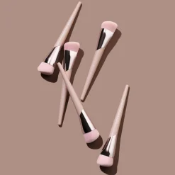 Fenty Beauty Natural Luminous Foundation Brush meikkivoidesivellin