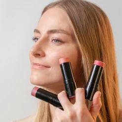 Joik Organic Beauty 3-in-1 Voidemainen Poskipunapuikko 8,5 g