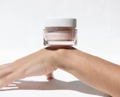 KORRES Apothecary Wild Rose Night-Brightening Sleeping Facial hoitonaamio 40 ml