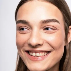 LH cosmetics Artistick -voidemainen aurinkopuuteri 5,8 g