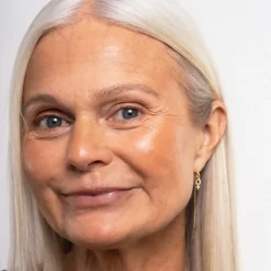 LH cosmetics Artistick -voidemainen aurinkopuuteri 5,8 g