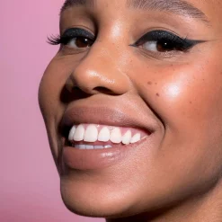 LH cosmetics Crayon -monikäyttöinen rajauskynä 1,1 g