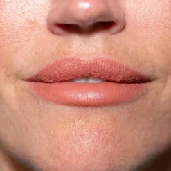 LH cosmetics Crayon -monikäyttöinen rajauskynä 1,1 g