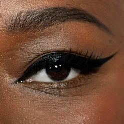 LH cosmetics Infinity Ink -silmänrajaustussi 0,5 ml