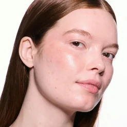 MAC Cosmetics Skinfinish Lightstruck Liquid Highlighter -korostusväri 15 ml