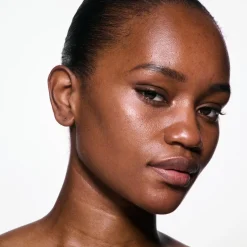 MAC Cosmetics Skinfinish Lightstruck Liquid Highlighter -korostusväri 15 ml