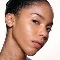 MAC Cosmetics Skinfinish Lightstruck Liquid Highlighter -korostusväri 15 ml