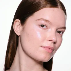 MAC Cosmetics Skinfinish Lightstruck Liquid Highlighter -korostusväri 15 ml