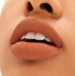 MAC Locked Kiss 24Hr Lipstick huulipuna 1,8 g