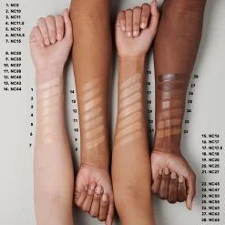 MAC Studio Radiance Serum-Powered Foundation meikkivoide 30 ml