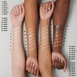 MAC Studio Radiance Serum-Powered Foundation meikkivoide 30 ml