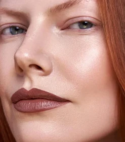 Madara Velvet Wear Lipstick huulipuna 3,8 g