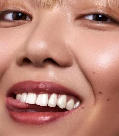 Madara Velvet Wear Lipstick huulipuna 3,8 g