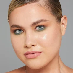 NYX Professional Makeup Make Up Setting Spray Dewy Finish meikinkiinnityssuihke 60 ml