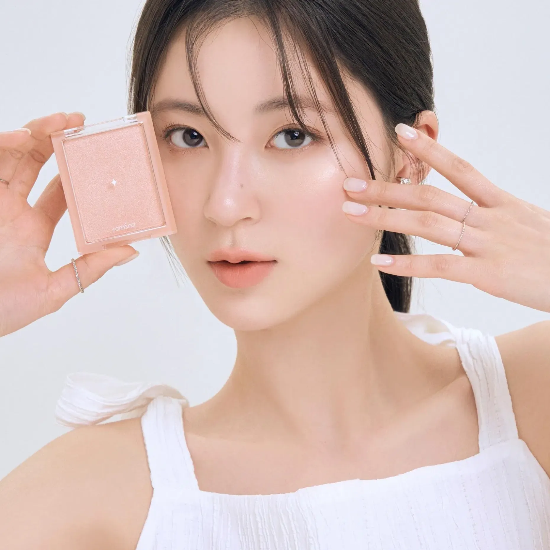 rom&nd SEE-THROUGH VEILLIGHTER korostuspuuteri