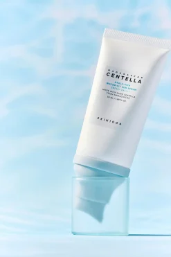 SKIN1004 Madagascar Centella Hyalu-Cica Water-Fit Sun Serum SPF50+ aurinkosuojavoide 50 ml