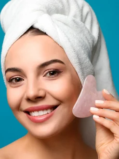 SkinMood® Gua sha hierontakivi ruusukvartsia
