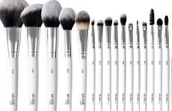 WE CARE ICON. Artist Bronzer Brush varjostussivellin F25