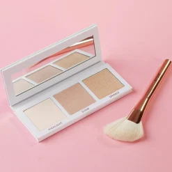 WE CARE ICON. In Love Glow Palette korostuspaletti 12,5 g